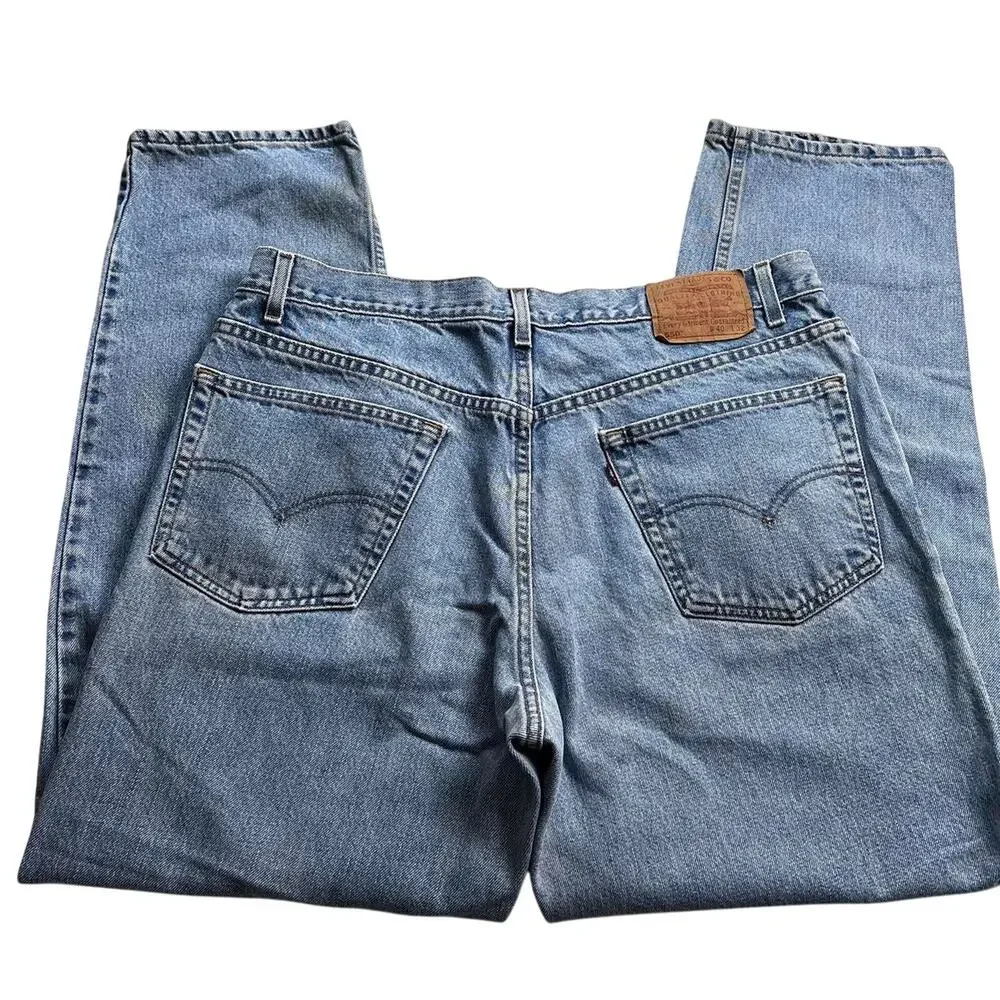 Levi’s 550 Relaxed Fit Vintage men’s size 38x31 light wash Jeans 2001